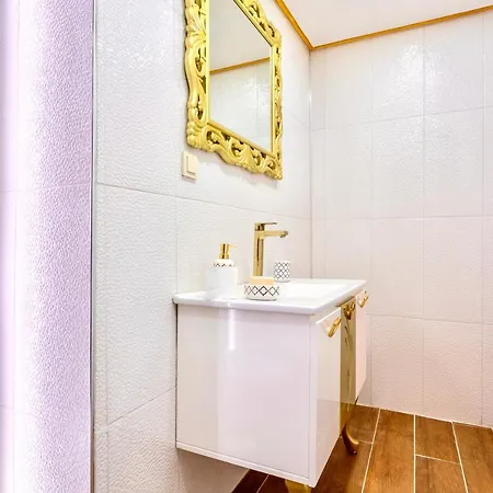 Jazzy Luxurious Family Homes 100 Mb Wi-fi